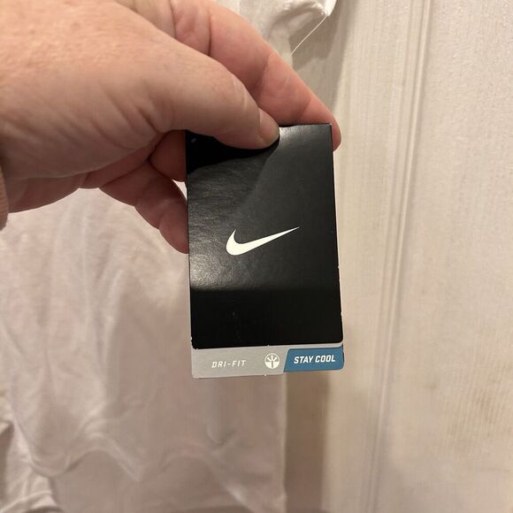 Nike Women’s Size M/L Club Tee Boxy Loose Fit White Stay Cool Dri-Fit NWT - Picture 4 of 8